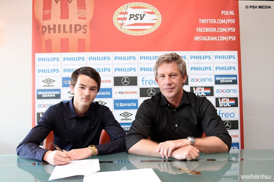 Kun Bertalan (a kép bal oldalán) és a PSV sportigazgatója, Marcel Brands - Fotók: psv.nl