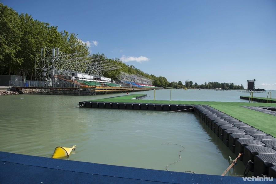 A nyíltvízi úszás versenyszámának helyszíne Balatonfüreden. MTI Fotó: Bodnár Boglárka