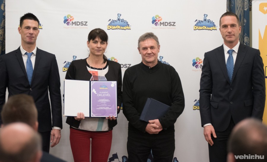 A Veszprém Megyei Diáksport Egyesület képviselője a díjátadáson