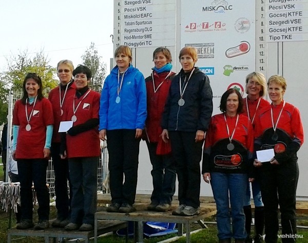 A győztes női váltó: Németh Zsoltné, Lendvai Katalin és Wieder Ilona