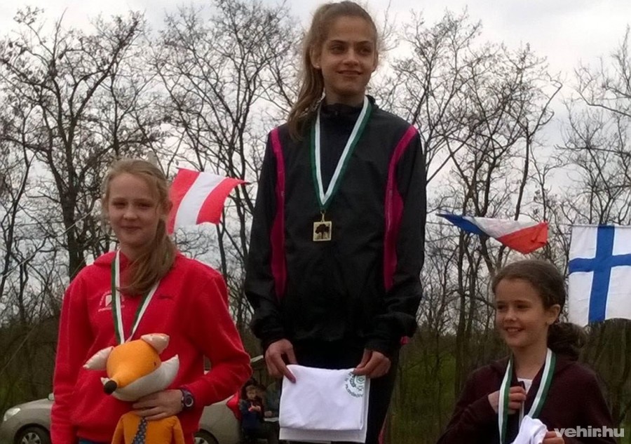 Lantai Lili (piros felsőben) ezüstérmes lett - Fotó: Bálint Bence